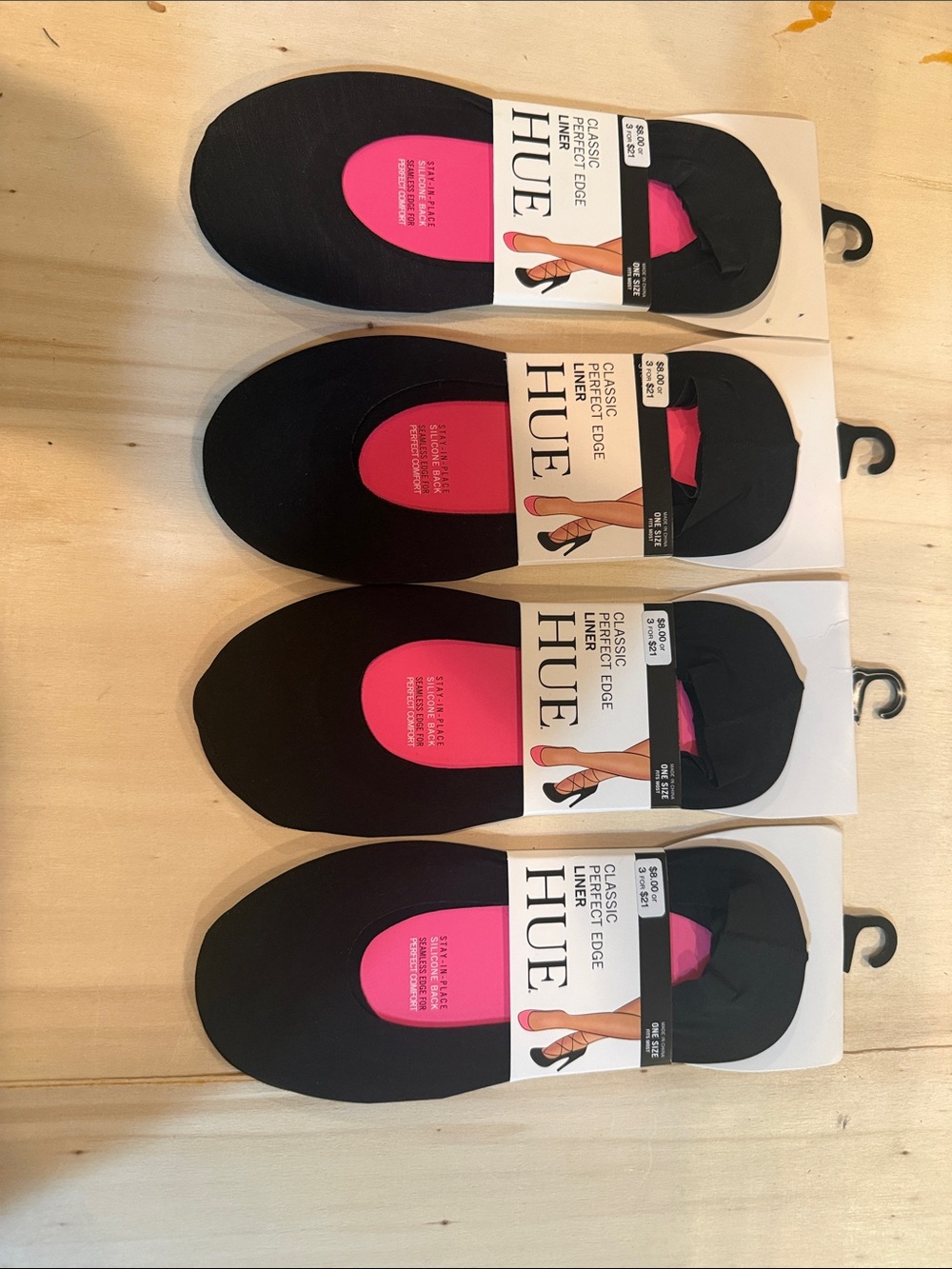 HUE Women’s Low-Profile No-Show Socks — Black with Hot Pink Liner